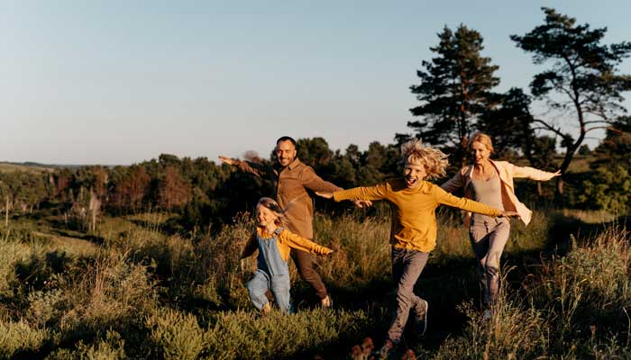  Fall-activities-are-a-great-way-for-families-to-enjoy-outdoors. 